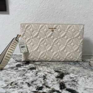 Michael Kors Cream Clutch Wristlet. XLARGE
